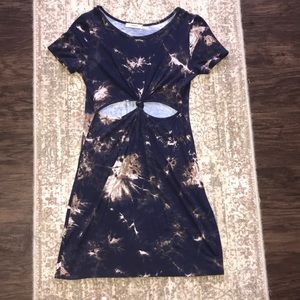 Tie-Dye dress with Tie Cutout at the Midline